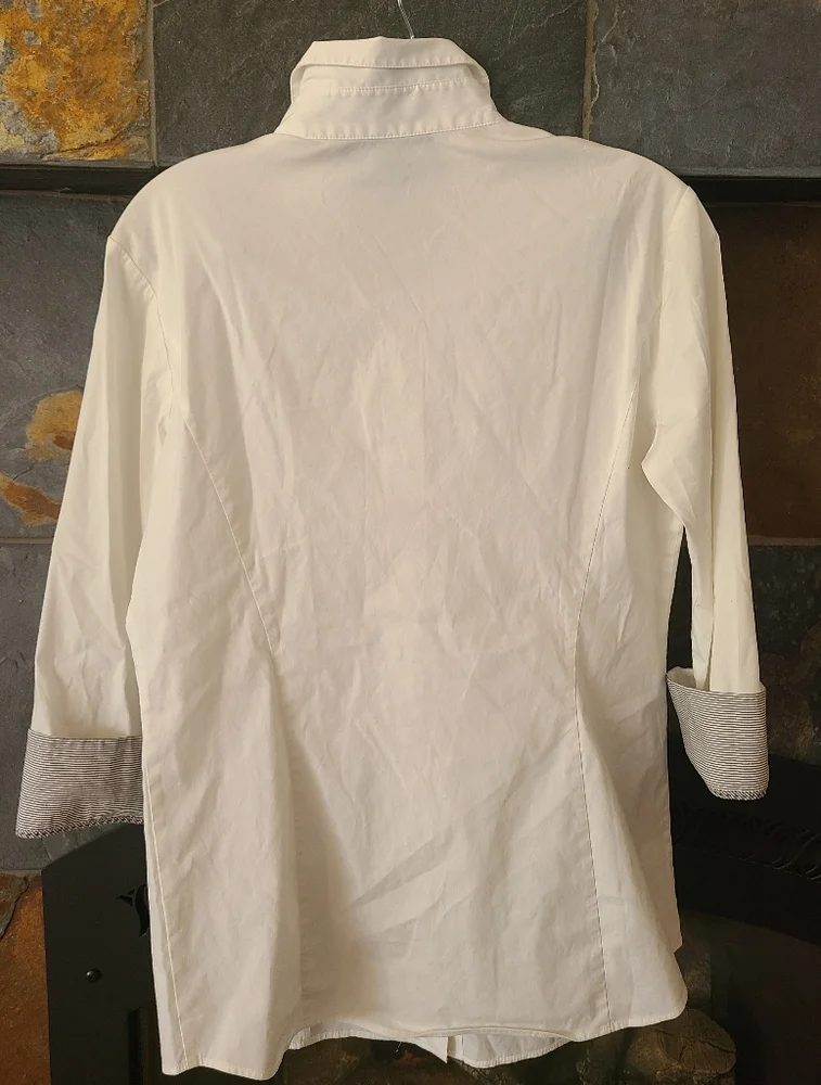 Lafayette 148 New York White Button Down Shirt sz 6 stripped accent sleeve cuffs - Picture 8 of 8
